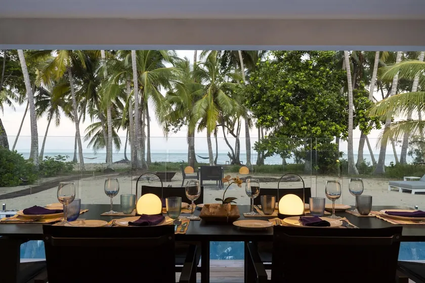 Tenterfield Beachfront Luxury 4 Bedroom Holiday Home - Image 1