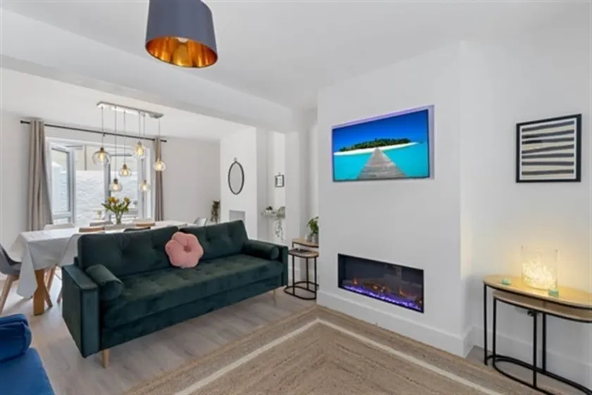 Central Sidmouth, free parking, 220m to beach - Image 1