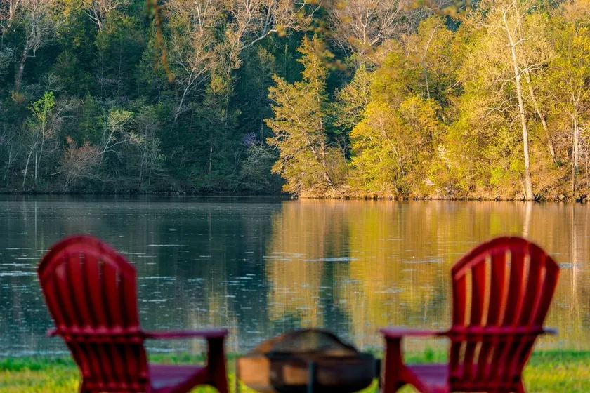 Lakefront! w/ Kayaks, Hot Tub, Pool. Firepit, Park - Image 1