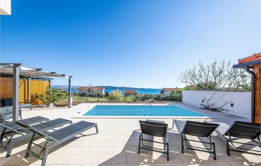 Amazing Apartment In Kastel Gomilica - Image 1