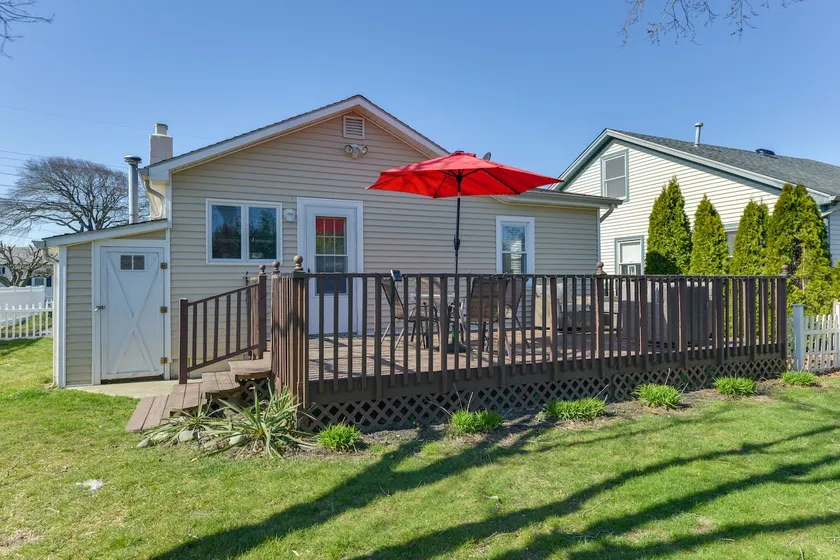 Cozy Villas Cottage w/ Deck, 1/2 Block to Beach! - Image 1