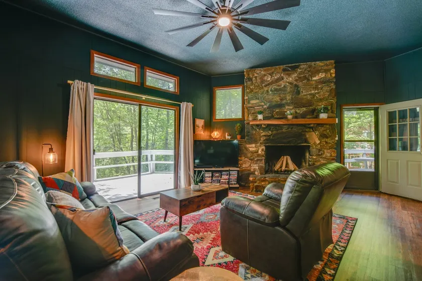 Pet-Friendly Cabin - 1 Mi From Fontana Lake! - Image 1