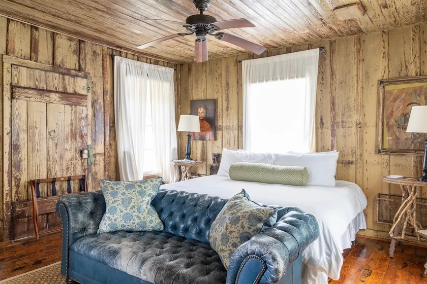 IN TOWN | Soaking Tub + Escape for Two | The Bybee - Image 1