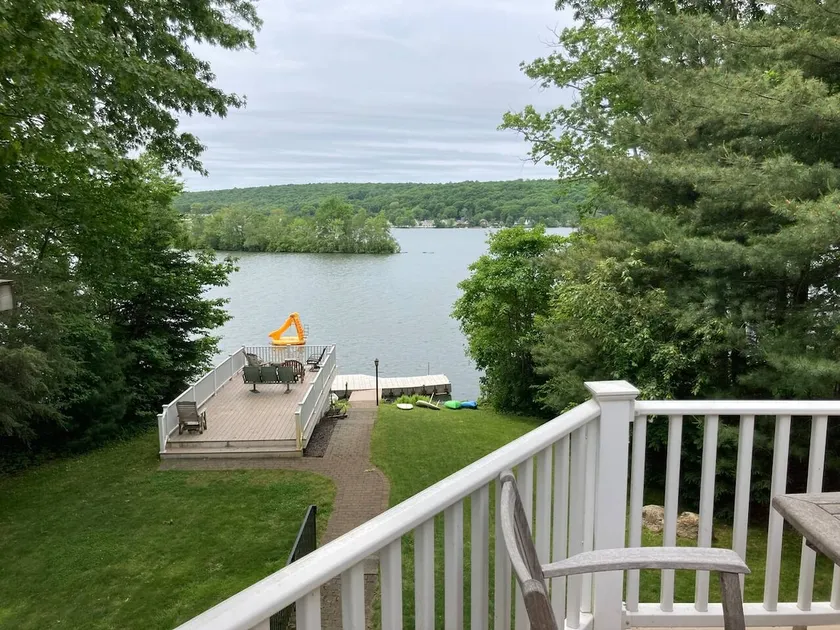 Fun on the Lake: Games, Dock, Slide, EV Charger - Image 1