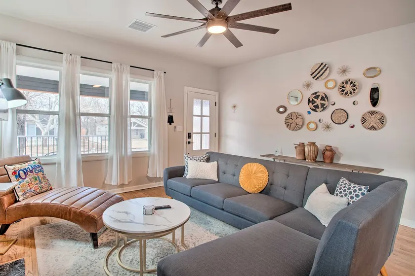 Charming Downtown Home w/ Updated Interior! - Image 1