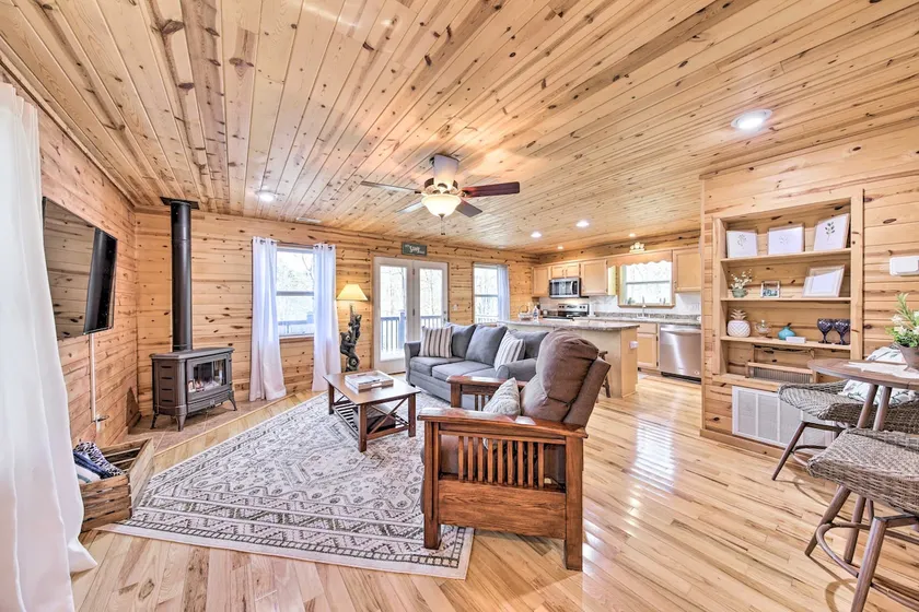 Scenic Murphy Escape with Hot Tub & Fire Pit! - Image 1