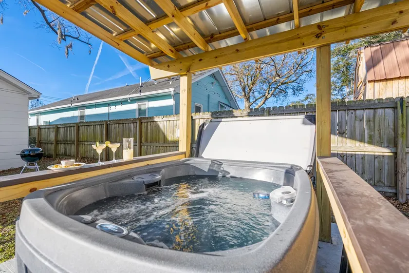 Hot Tub Haven! | Boho Bliss | Near Great Dining - Image 1