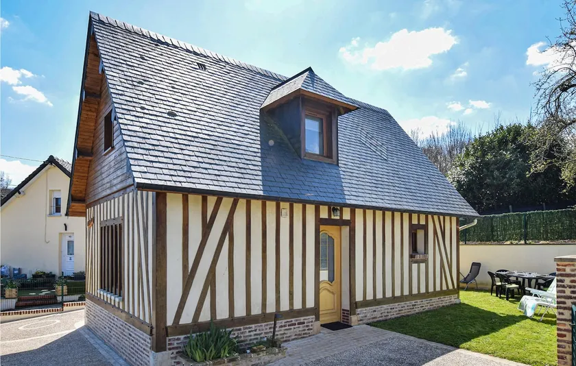 3 bedroom lovely home in Héricourt-en-Caux - Image 1