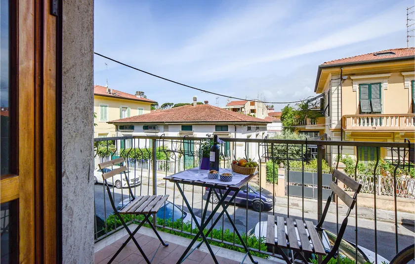 Awesome Apartment In Viareggio With Wifi - Image 1