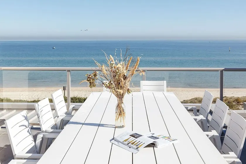 Bonbeach Bliss: Contemporary Waterfront Living - Image 1