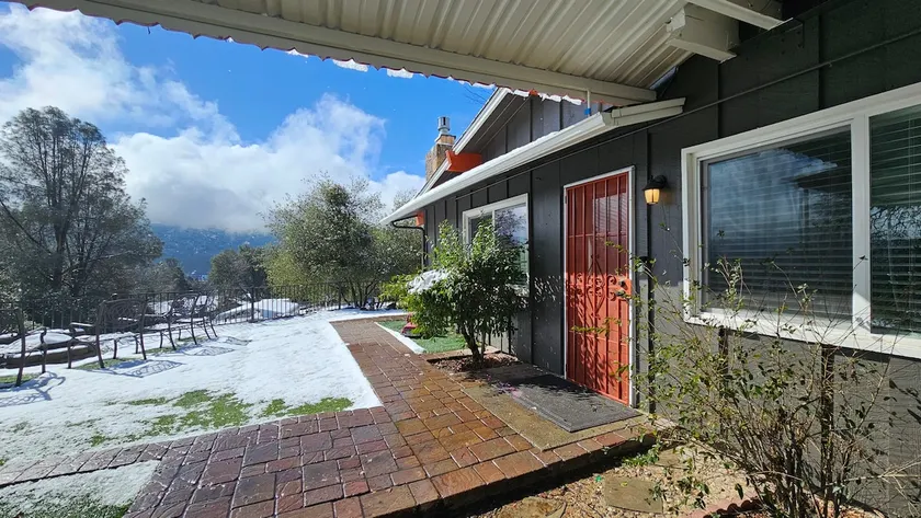 Cozy Yosemite Cottage-King Suite-Mountain Views - Image 1