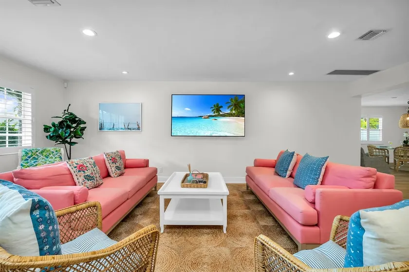 The Pink Cabana A Vibrant Escape Great Location! - Image 1