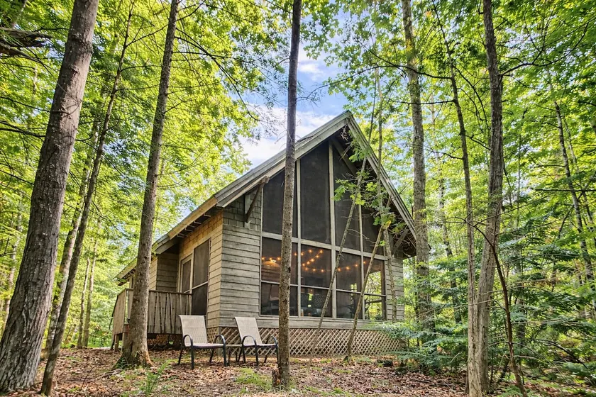 Superior Sanctuary: Refined Rustic in the Woods - Image 1