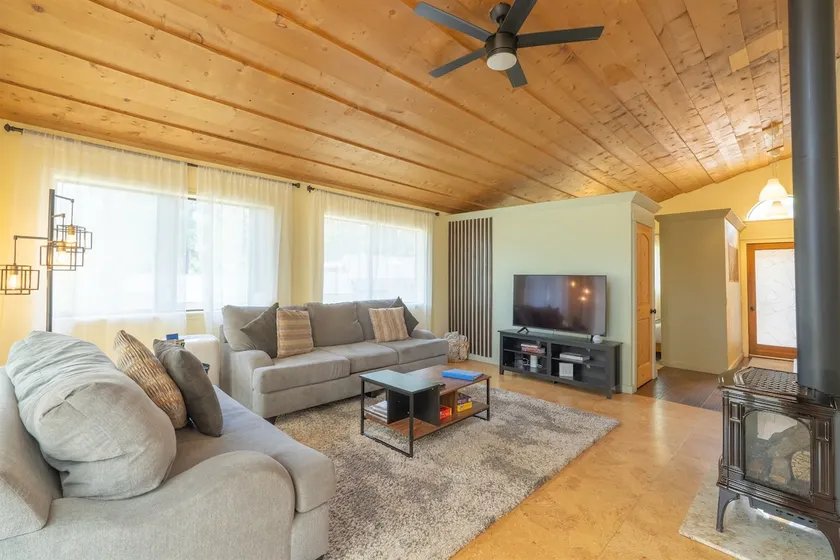 1Br Hidden Gem overlooking Wetland Dog Friendly - Image 1