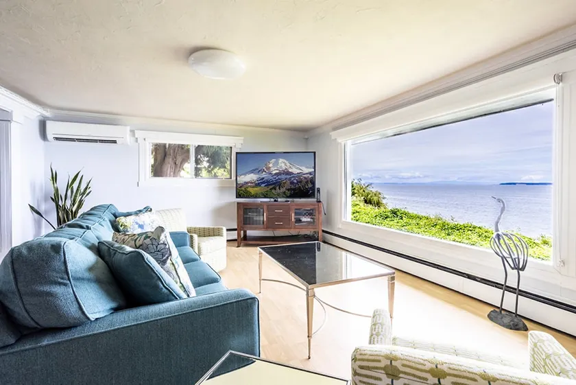 Peaceful Beachfront Getaway w Sweeping Water Views - Image 1