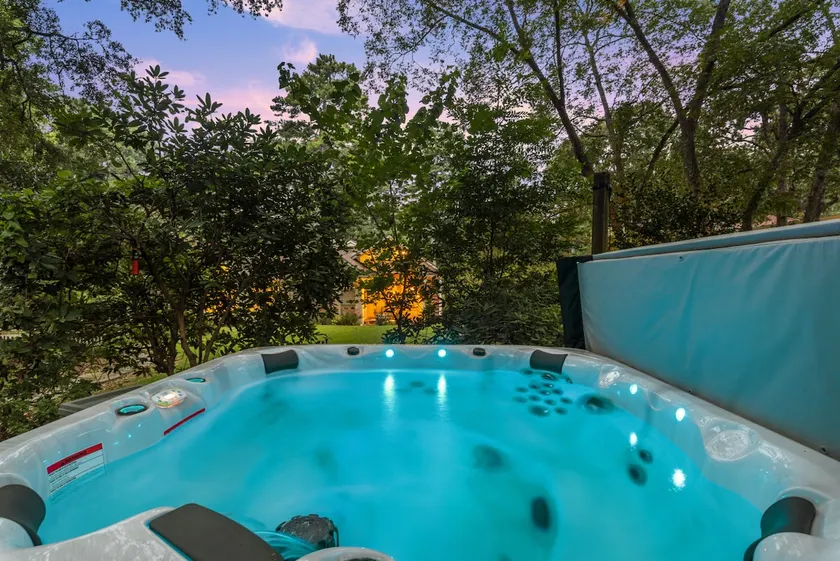 Walk to Town |Hot Tub |Chef Kitchen - The Sunny Spot - Image 1