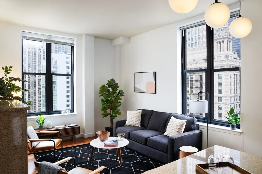 Beautiful Corner 2 Bedroom in the Loop | Roof Deck - Image 1