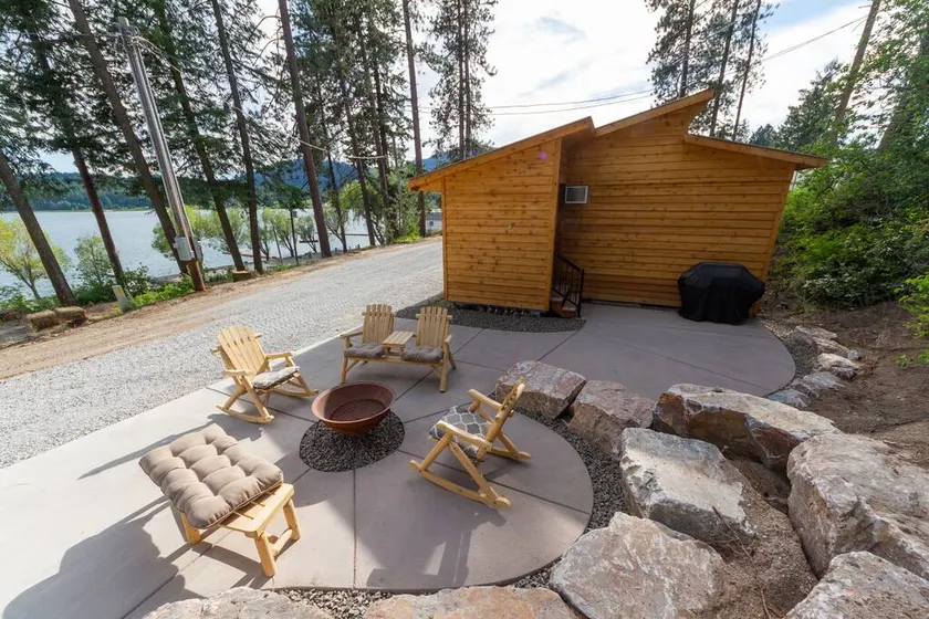 Comfortable Duplex Unit - Beautiful Lake Views - Image 1