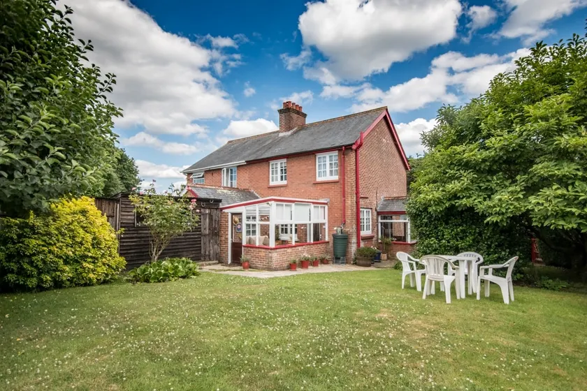 Denbur Cottage - Image 1