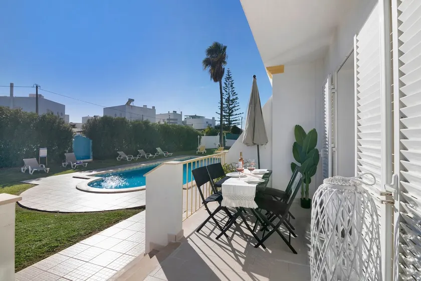 Villa \"Sunshine\" avec piscine, Wi-Fi, climatisation à 800 m de la plage - Image 1