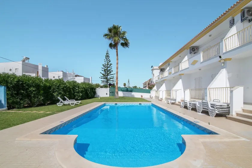 Villa \"Sunshine\" with Pool, Wi-Fi, Air Conditioning, 800m from the Beach - Image 1