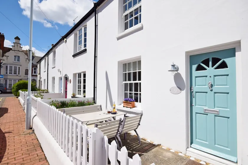 Seashell Cottage - Worthing - sleeps 4 guests  in 2 bedrooms - Image 1