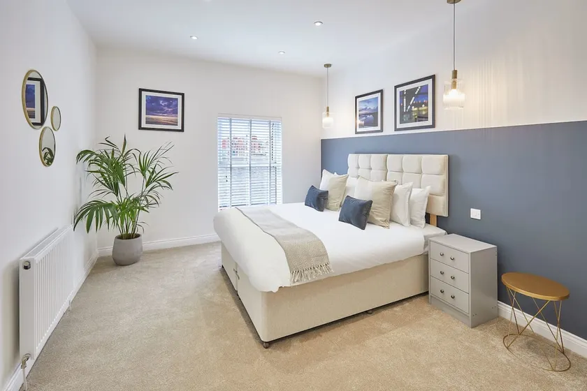 Host & Stay | Licence to Chill - Image 1
