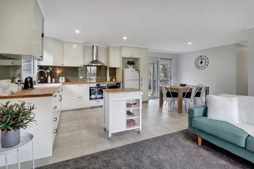 Katta Cottage: Family Accommodation Mansfield - Image 1