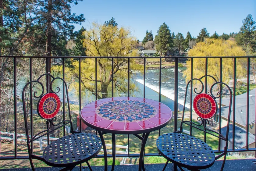 Beautiful River Views - Walk Downtown ~ Fireplace ~ Patio - Image 1