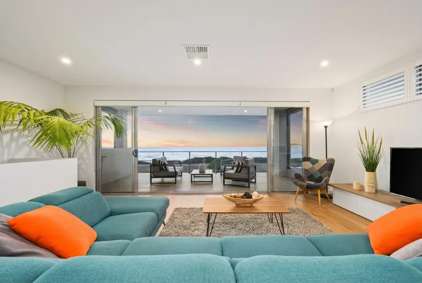 Ocean At Seaford - Panoramic Beachfront with Backyard - Image 1