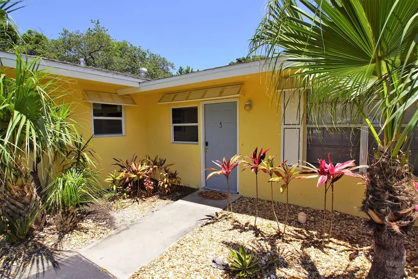 Extended-Stay Studio w King Bed and Full Kitchen - Image 1