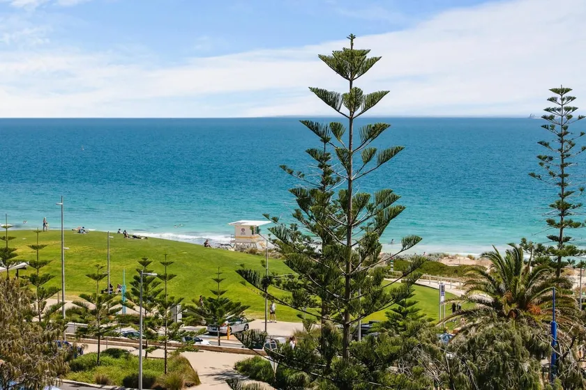 Apartment M307 - eclectic icon with spectacular views! - Image 1