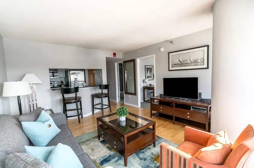 Spacious Apt Downtown - Image 1