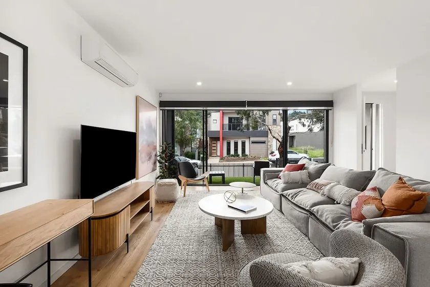 Anchorage Villa - Chic, Pet Friendly by Marina - Image 1