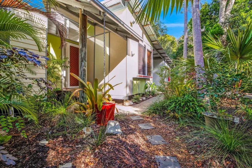 2 Naiad Court Rainbow Shores. Walk to beach. Pets welcome. Wifi - Image 1