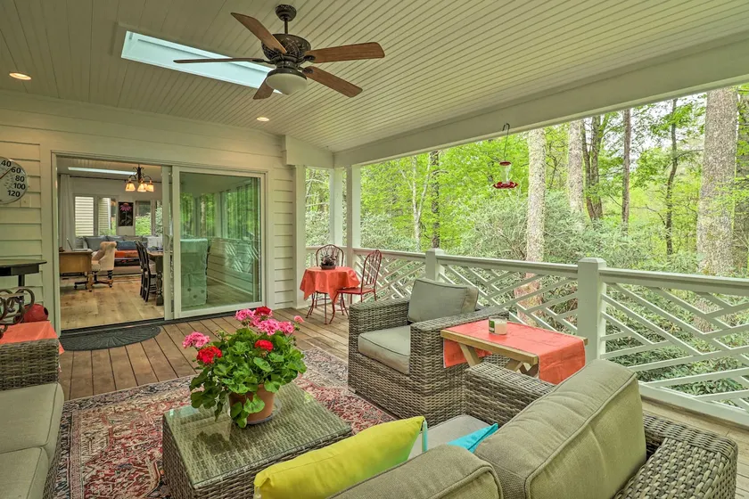 1 Mi to Downtown: Highlands Cottage w/ Sunroom - Image 1