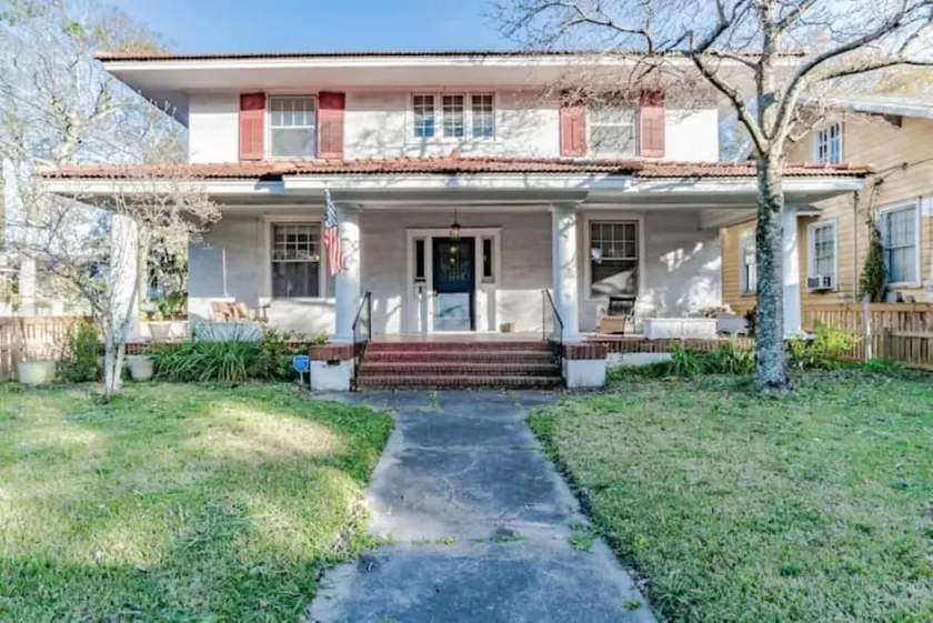 Historical, Centralized, Local Charm! Balcony - Image 1