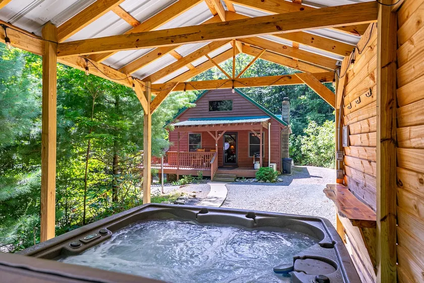 Blue Flower Cabin-10 acr, private, hottub, firepit - Image 1