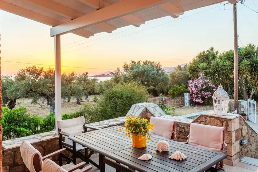 Mani's Aura Seaside-Spacious Summer Retreat - Image 1