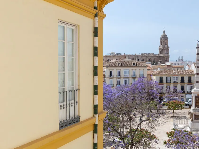 Apartment overlooking Plaza de la Merced in the building where Picasso was born - Image 1