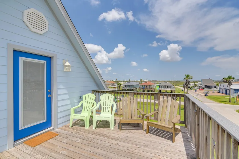 Walk to Water: Family-Friendly Surfside Beach Home - Image 1