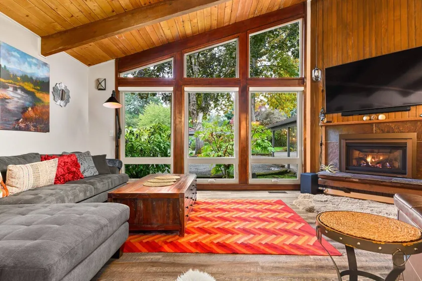 Phenomenal Mid-Century Modern Retreat, Open Layout, Fenced Backyard, Fire-Pit, 10 Miles to Portland - Image 1