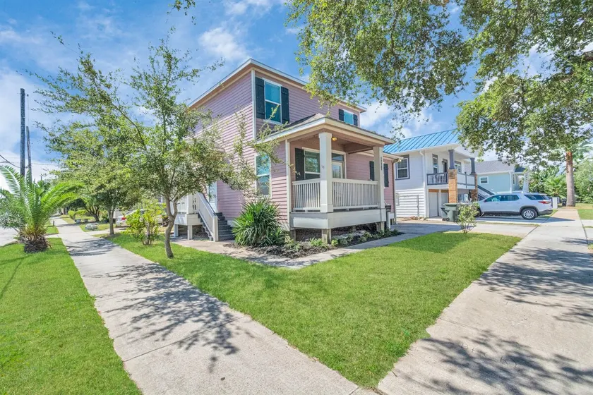 Summer Bliss | 3BR Home, Walk to Beach • Master Suite • Sleeps 9 - Image 1