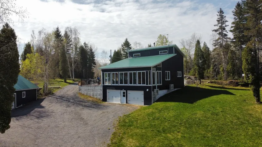 Wapiti | Privacy on the lake | Tavata Chalets - Image 1