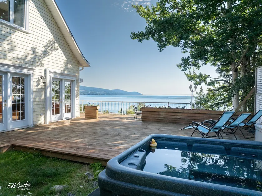 Villa With Breathtaking View in Charlevoix - Image 1