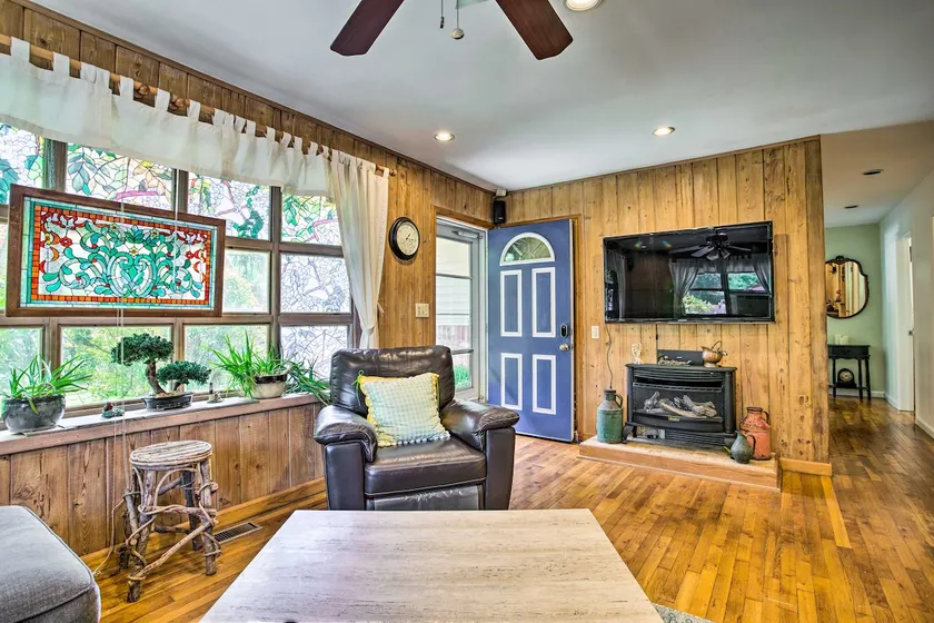 Charming Hampton Bays Home 5 Mi to Cooper’s Beach - Image 1
