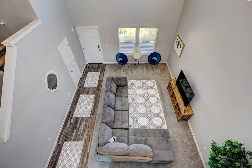 Newly built~large home~playroom~Cali King bed~5TVs - Image 1