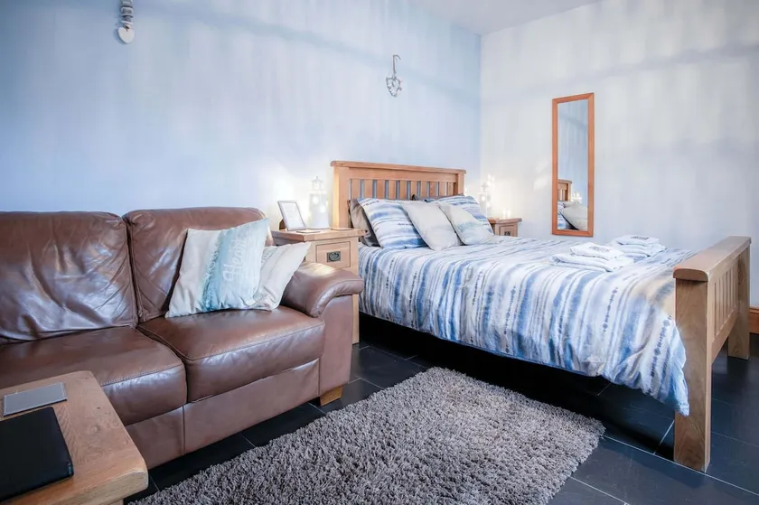 Primrose - 1 Bedroom Cottage - Llanteg - Image 1