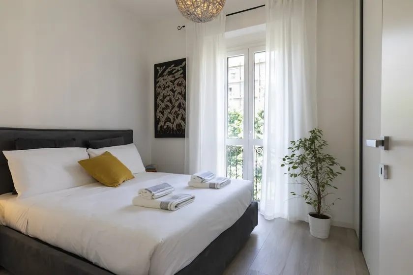 Fashion District - Top Floor Apartment - Image 1
