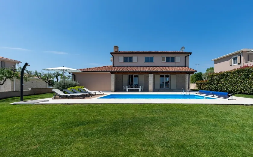 Villa on site - Image 1